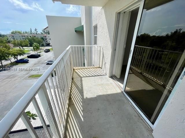 For Sale: $220,000 (2 beds, 2 baths, 980 Square Feet)