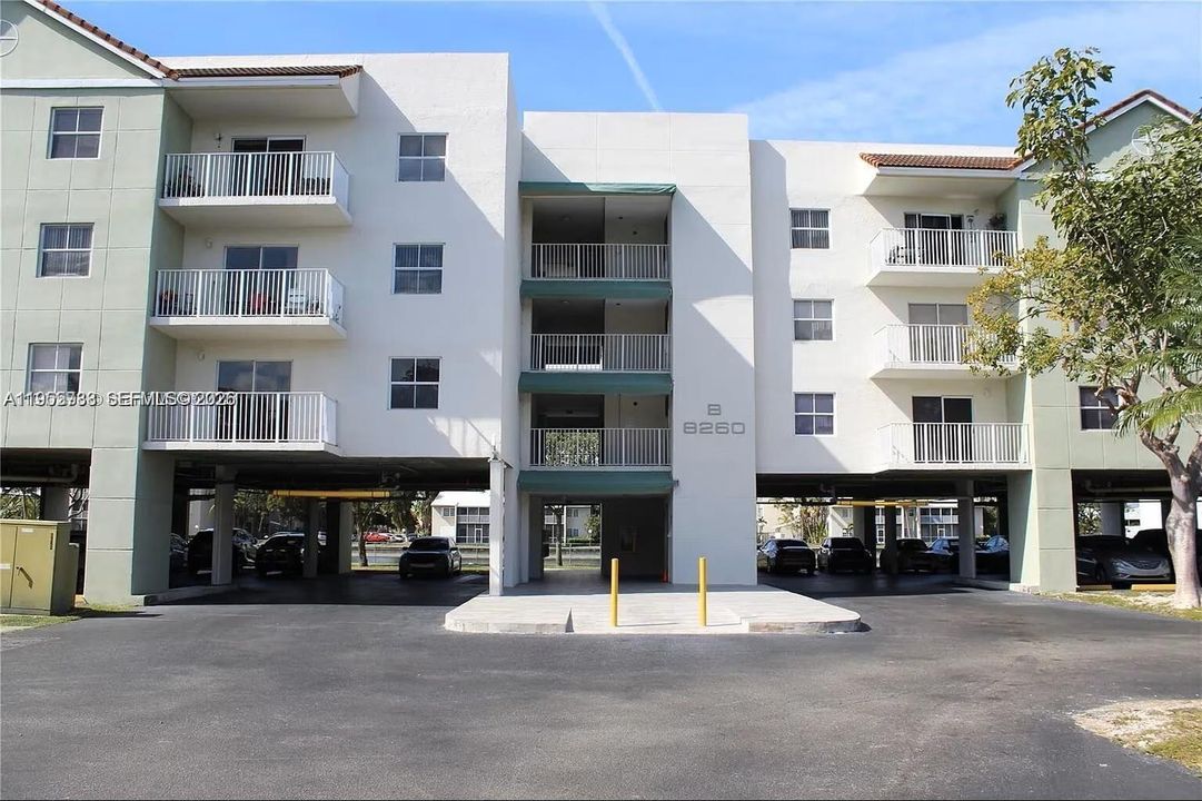 For Sale: $220,000 (2 beds, 2 baths, 980 Square Feet)