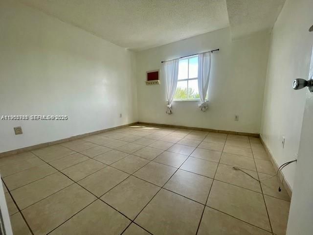 For Sale: $220,000 (2 beds, 2 baths, 980 Square Feet)