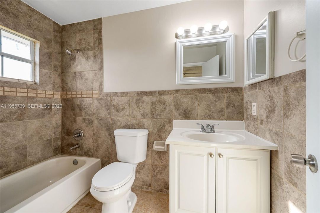 En Venta: $565,000 (3 camas, 3 baños, 1904 Pies cuadrados)