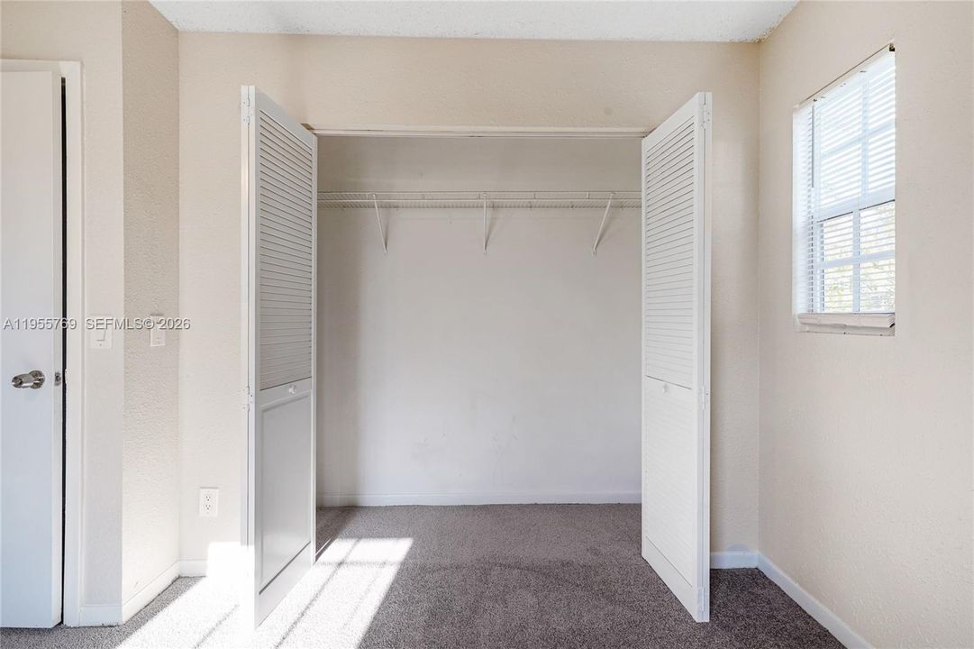 En Venta: $565,000 (3 camas, 3 baños, 1904 Pies cuadrados)