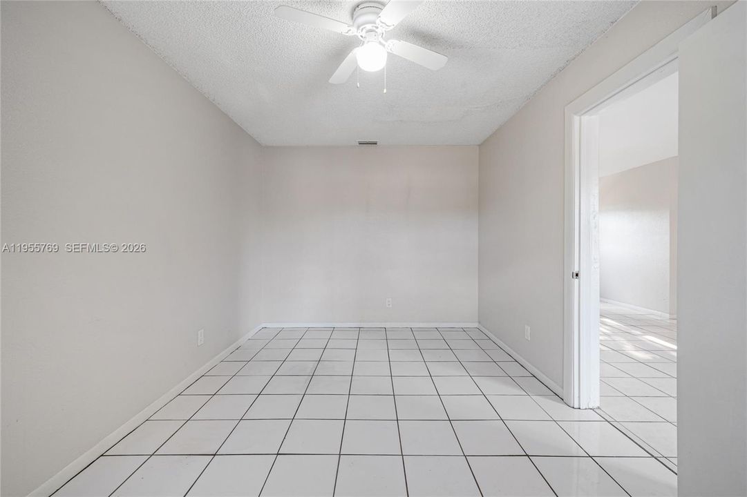 En Venta: $565,000 (3 camas, 3 baños, 1904 Pies cuadrados)