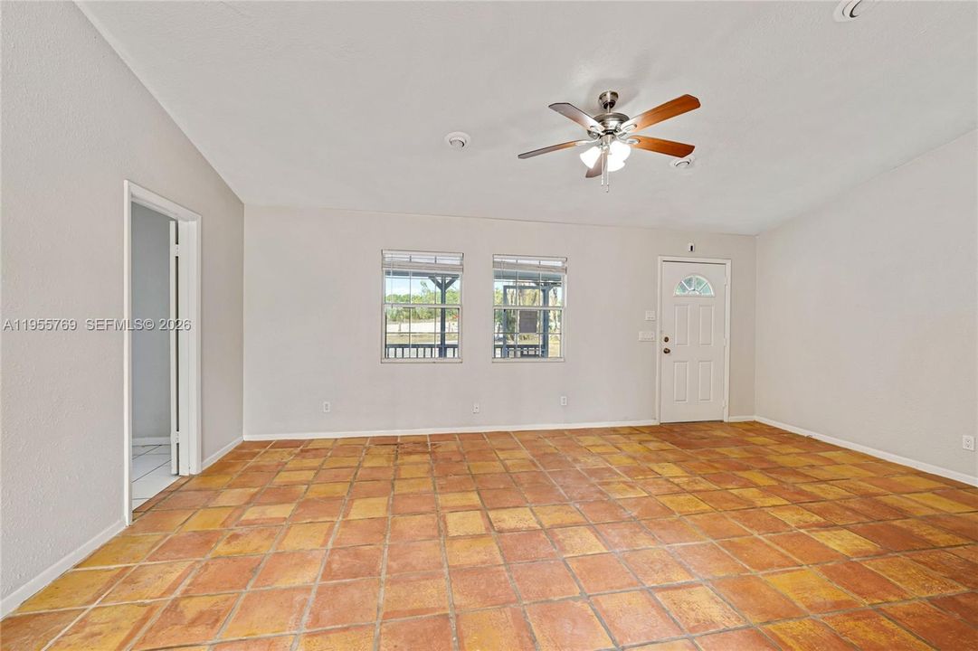 En Venta: $565,000 (3 camas, 3 baños, 1904 Pies cuadrados)