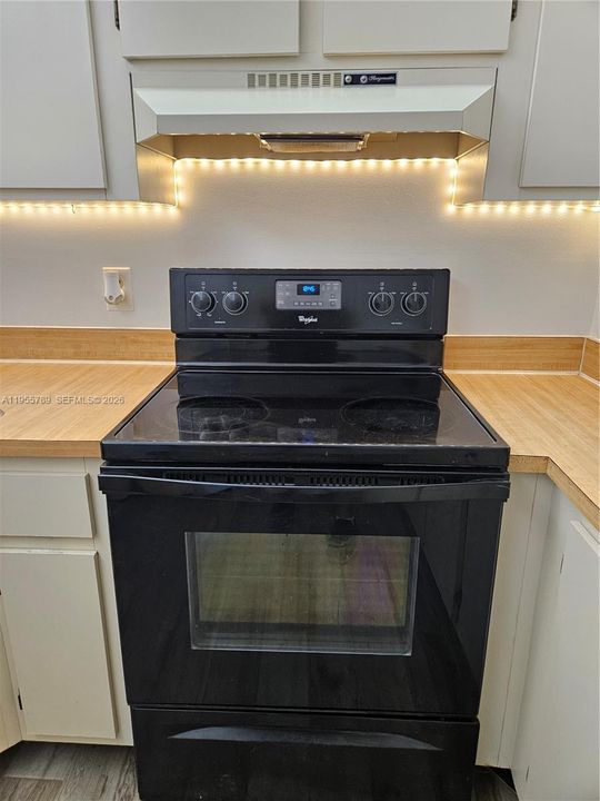 Recently Rented: $1,450 (2 beds, 1 baths, 812 Square Feet)