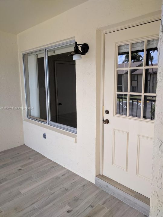 Recently Rented: $1,450 (2 beds, 1 baths, 812 Square Feet)