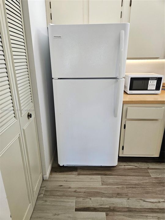 Recently Rented: $1,450 (2 beds, 1 baths, 812 Square Feet)