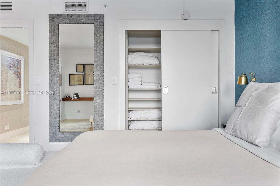 For Sale: $2,279,000 (1 beds, 1 baths, 866 Square Feet)