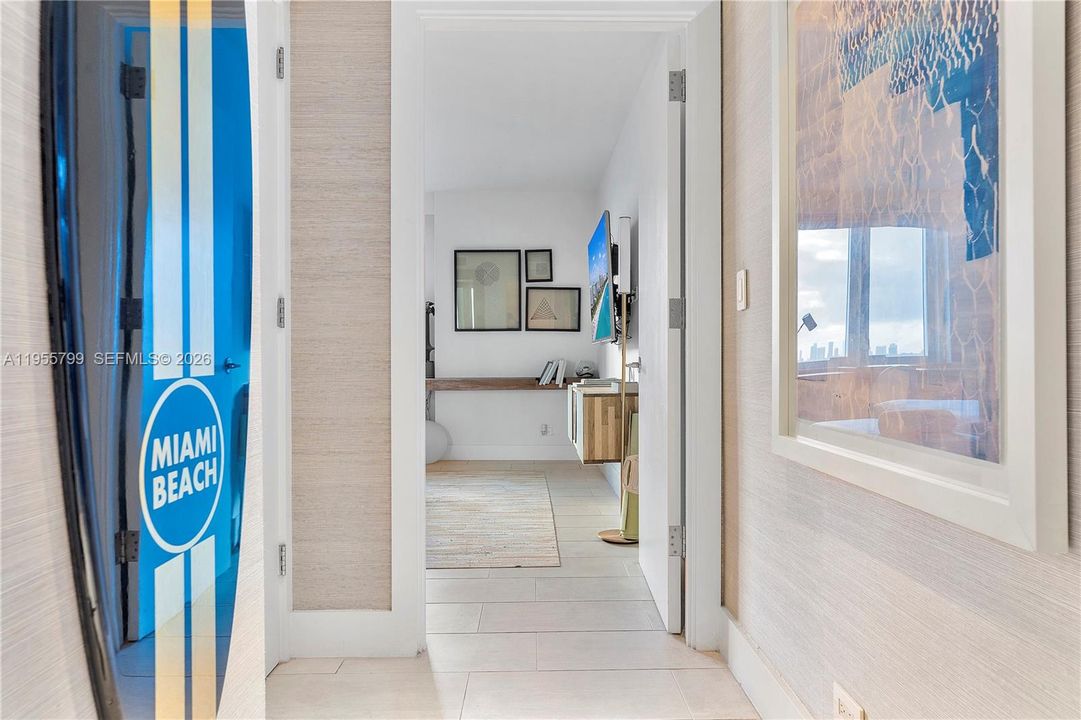 For Sale: $2,279,000 (1 beds, 1 baths, 866 Square Feet)
