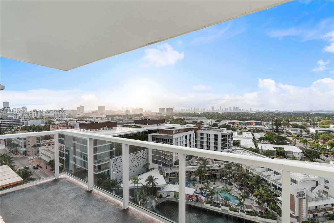 For Sale: $2,279,000 (1 beds, 1 baths, 866 Square Feet)