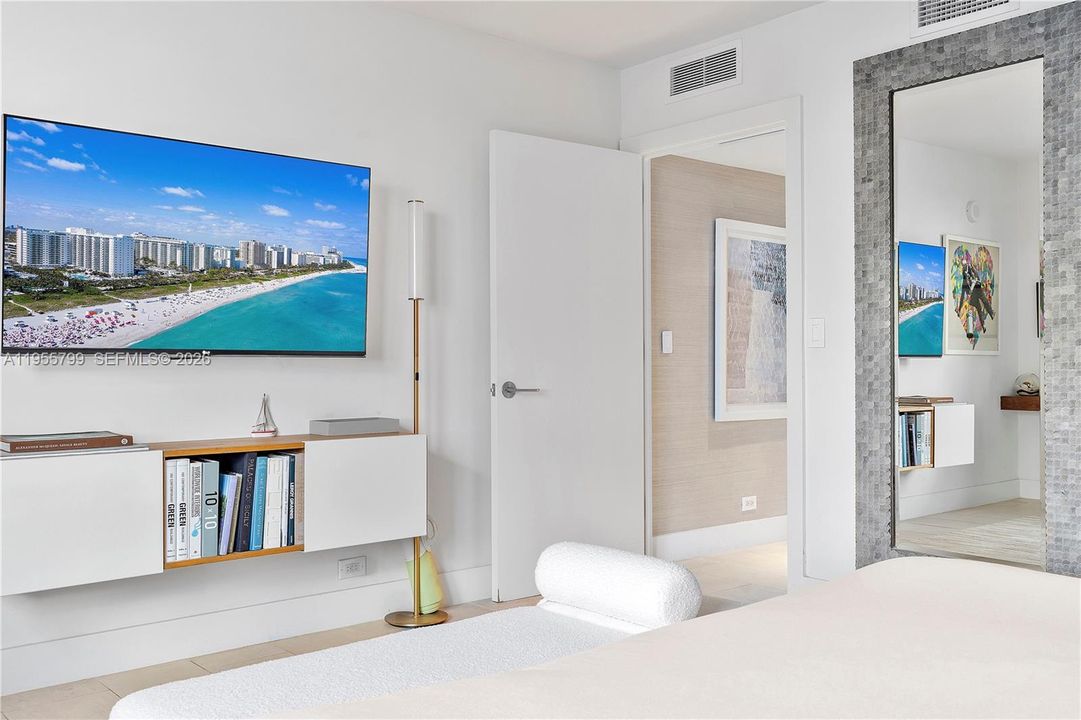 For Sale: $2,279,000 (1 beds, 1 baths, 866 Square Feet)