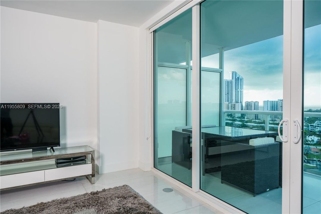 For Sale: $1,196,000 (3 beds, 2 baths, 1705 Square Feet)