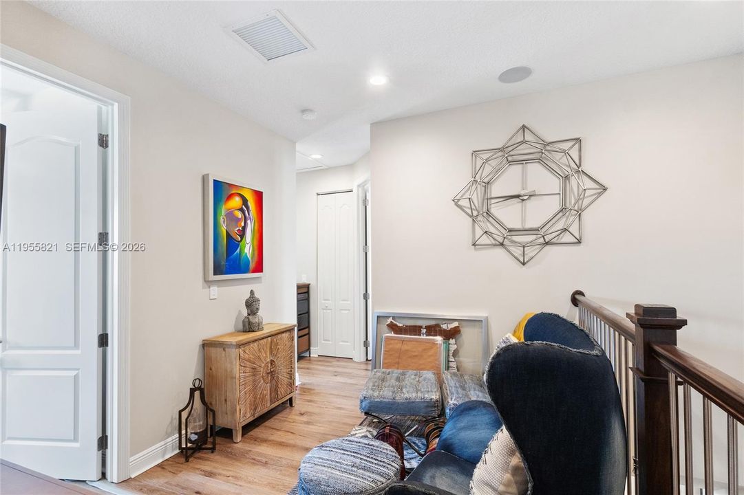 Vendido Recientemente: $710,000 (4 camas, 2 baños, 2088 Pies cuadrados)