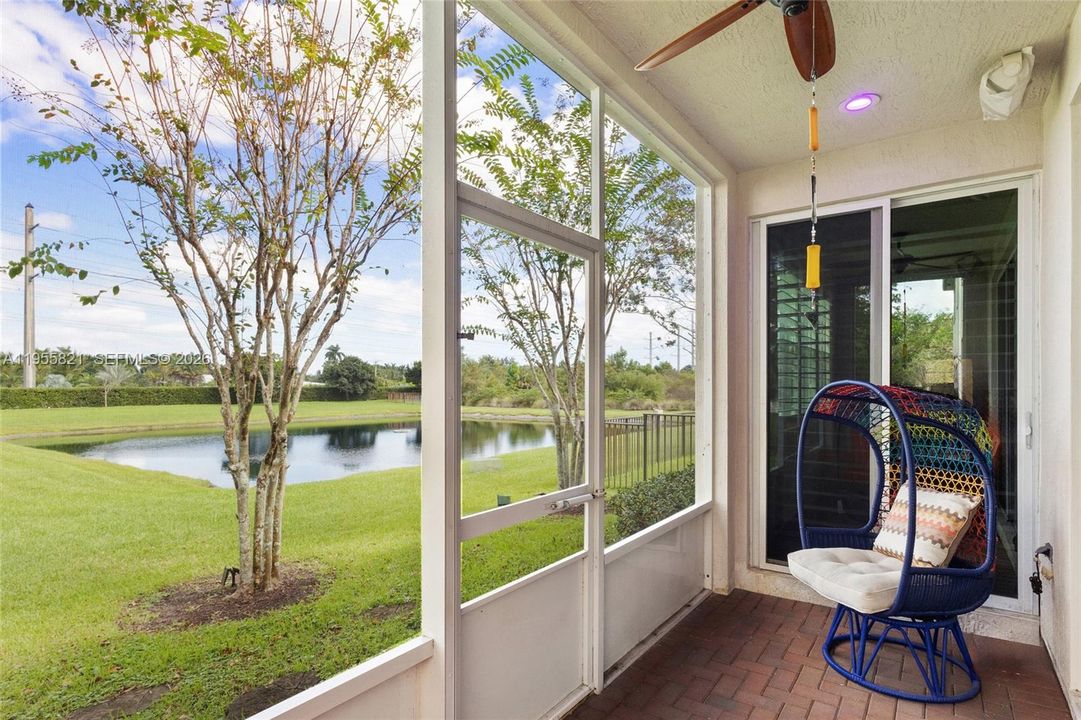Vendido Recientemente: $710,000 (4 camas, 2 baños, 2088 Pies cuadrados)