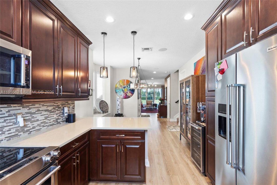 Vendido Recientemente: $710,000 (4 camas, 2 baños, 2088 Pies cuadrados)