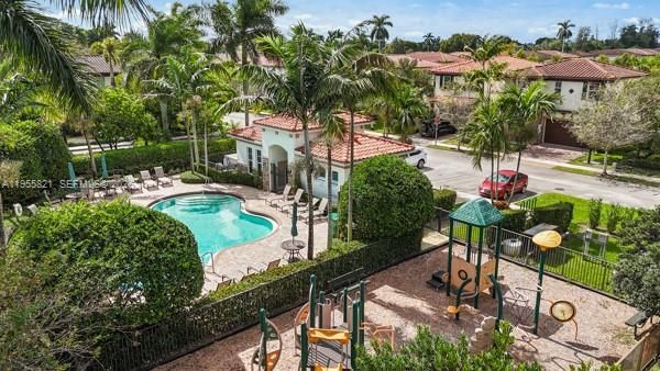 Vendido Recientemente: $710,000 (4 camas, 2 baños, 2088 Pies cuadrados)