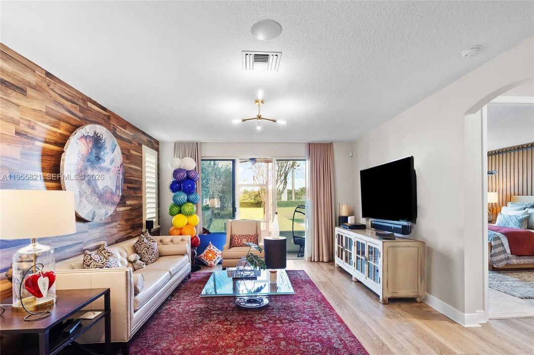 Vendido Recientemente: $710,000 (4 camas, 2 baños, 2088 Pies cuadrados)