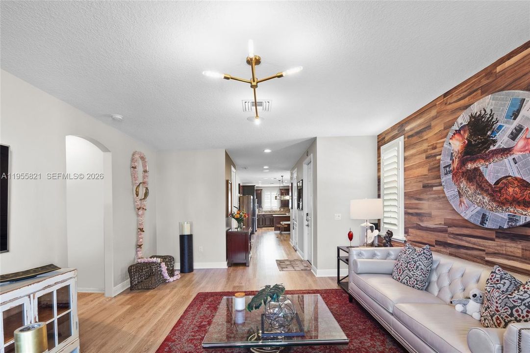 Vendido Recientemente: $710,000 (4 camas, 2 baños, 2088 Pies cuadrados)