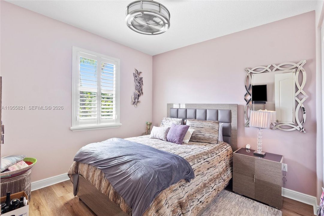 Vendido Recientemente: $710,000 (4 camas, 2 baños, 2088 Pies cuadrados)