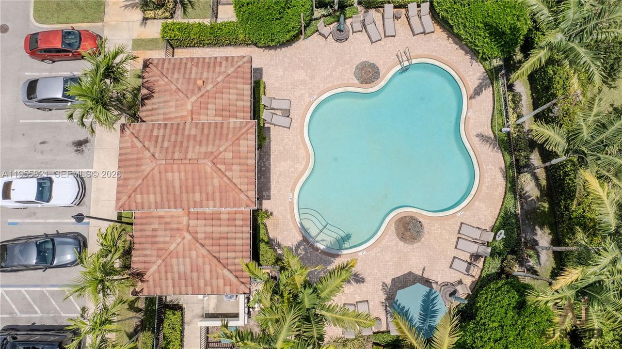 Vendido Recientemente: $710,000 (4 camas, 2 baños, 2088 Pies cuadrados)
