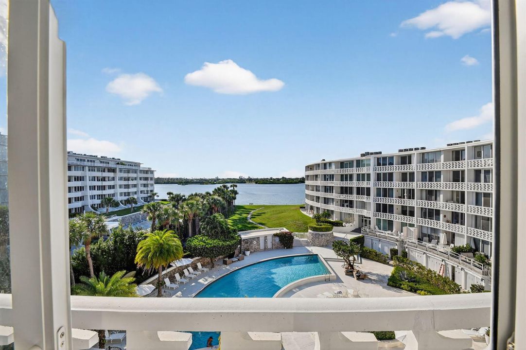 THE REGENCY 417