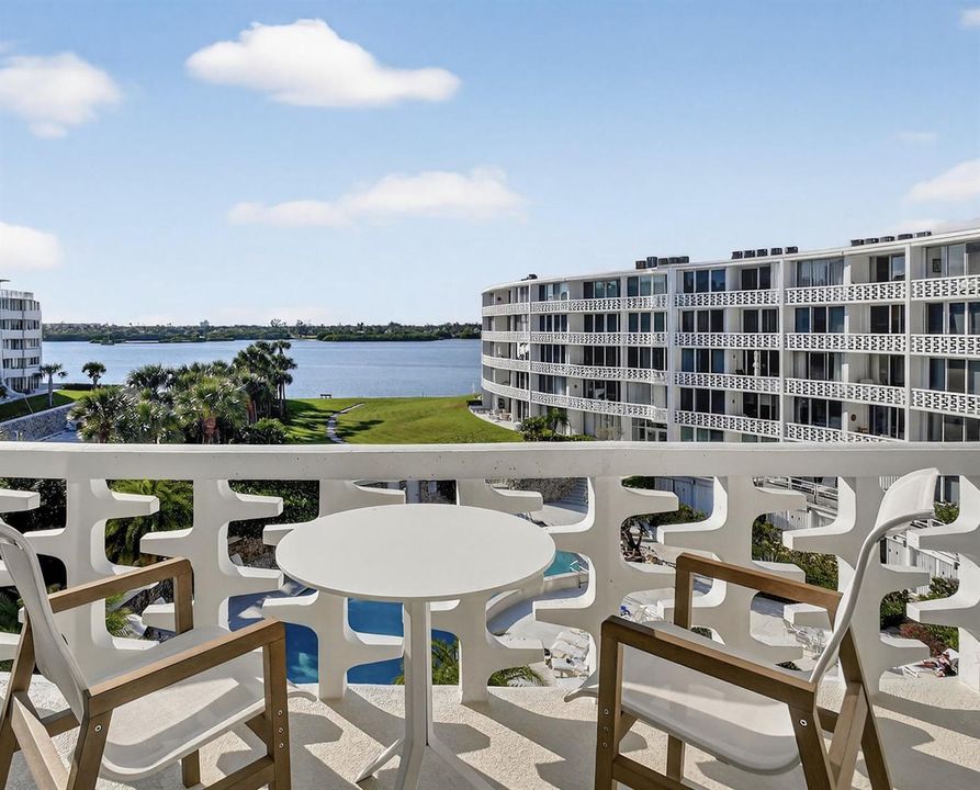 THE REGENCY 417