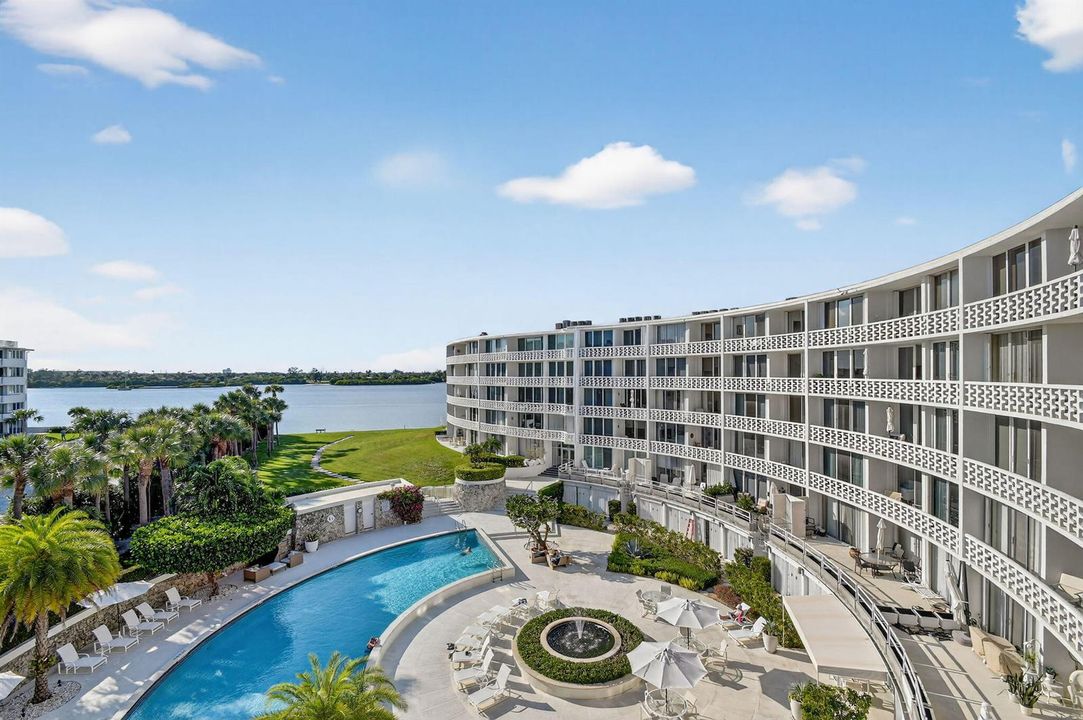 THE REGENCY 417