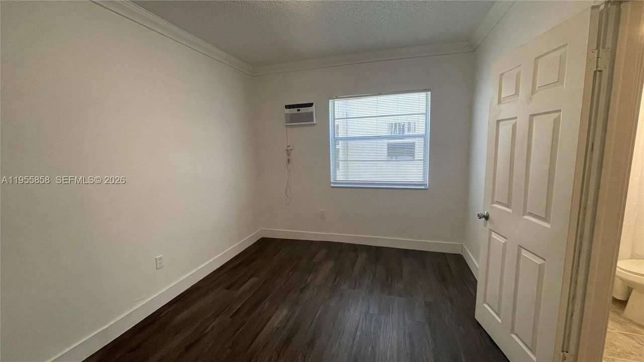 For Sale: $180,000 (2 beds, 1 baths, 715 Square Feet)