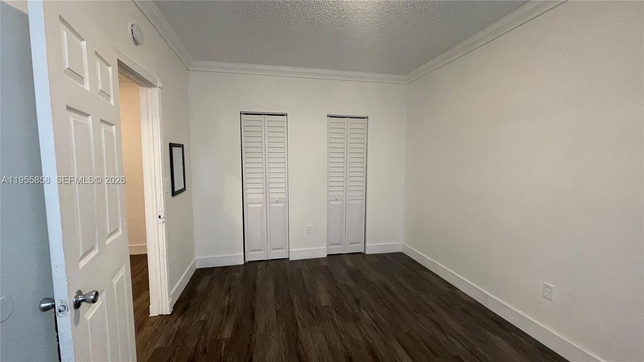 For Sale: $180,000 (2 beds, 1 baths, 715 Square Feet)