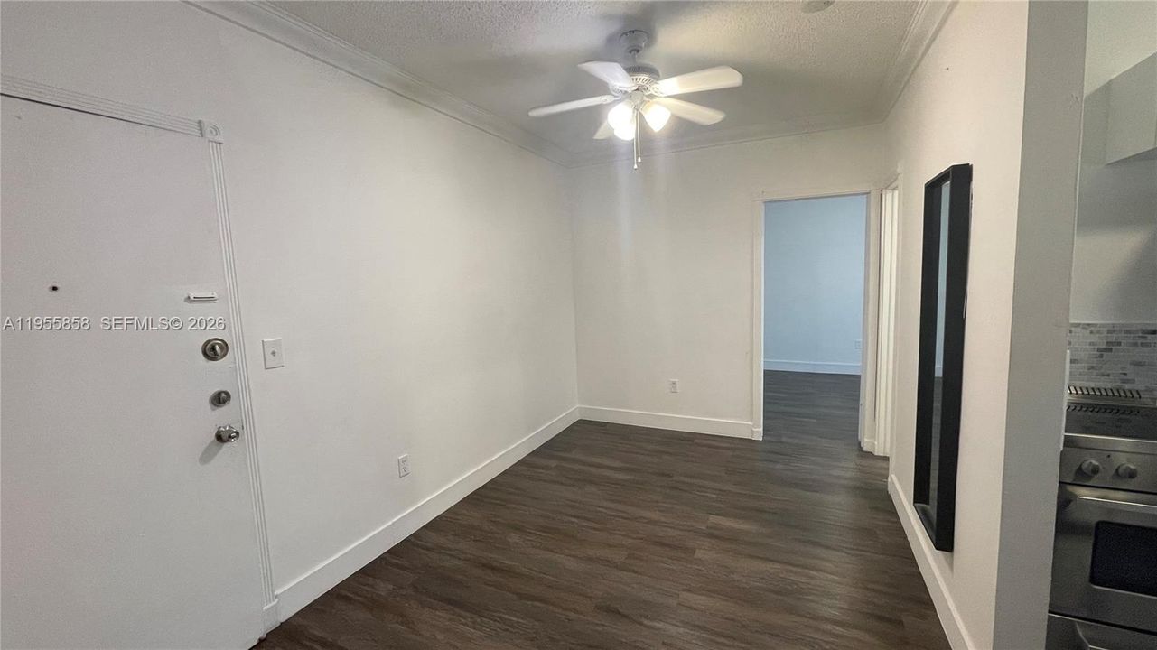 For Sale: $180,000 (2 beds, 1 baths, 715 Square Feet)