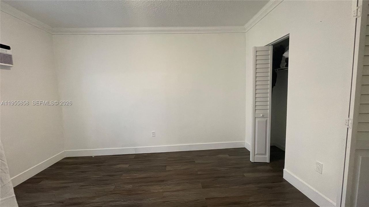 For Sale: $180,000 (2 beds, 1 baths, 715 Square Feet)