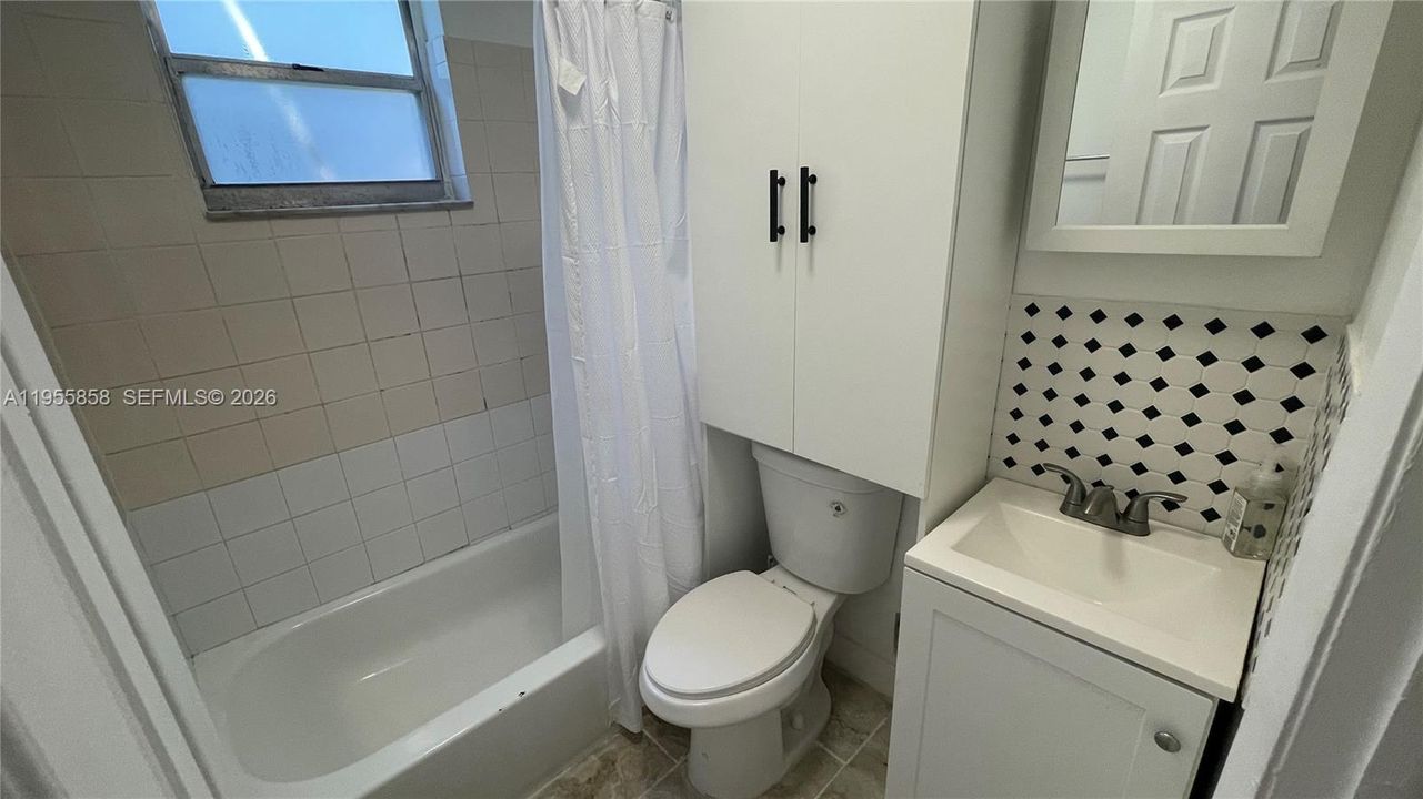 For Sale: $180,000 (2 beds, 1 baths, 715 Square Feet)