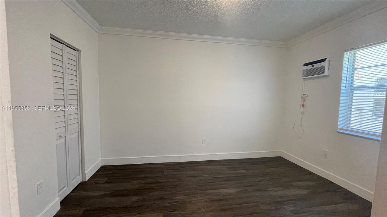 For Sale: $180,000 (2 beds, 1 baths, 715 Square Feet)