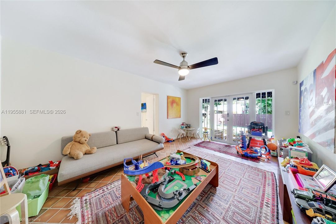 En Venta: $1,299,999 (3 camas, 2 baños, 1541 Pies cuadrados)