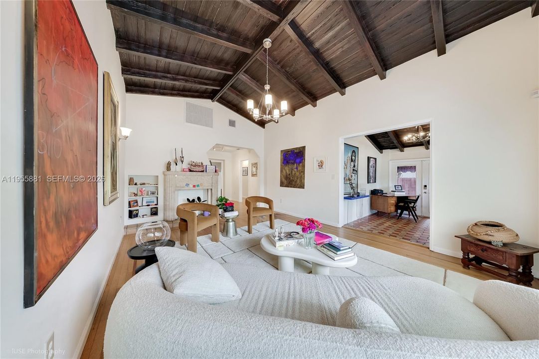 En Venta: $1,299,999 (3 camas, 2 baños, 1541 Pies cuadrados)