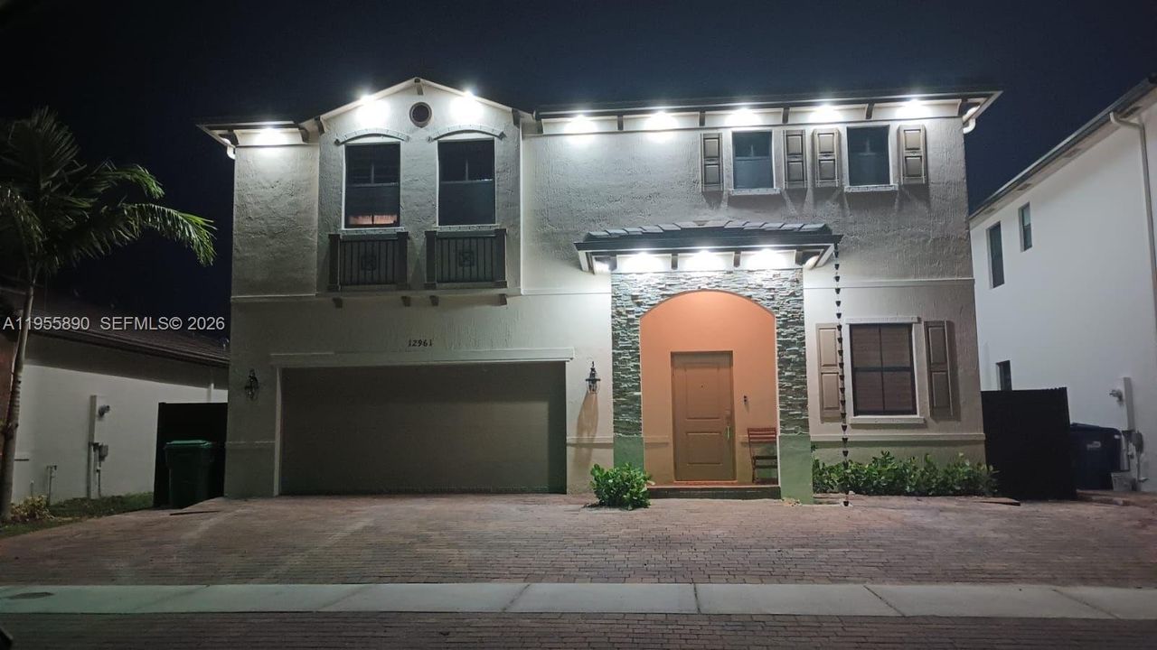 For Sale: $649,500 (4 beds, 2 baths, 2560 Square Feet)