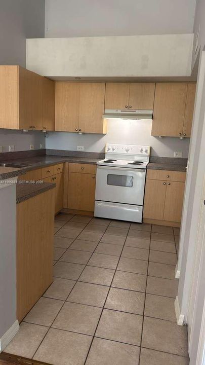 Recently Rented: $2,200 (2 beds, 2 baths, 1008 Square Feet)