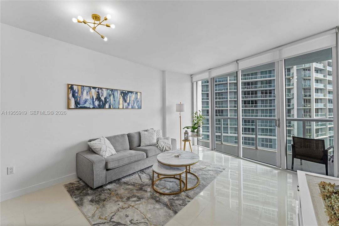 For Sale: $595,000 (1 beds, 1 baths, 732 Square Feet)