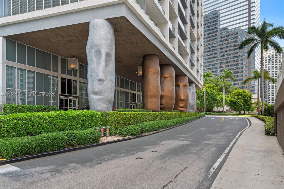 For Sale: $595,000 (1 beds, 1 baths, 732 Square Feet)