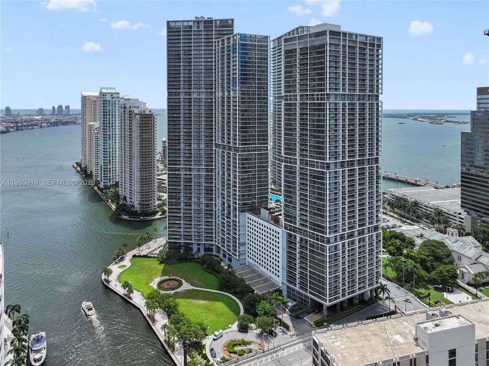 For Sale: $595,000 (1 beds, 1 baths, 732 Square Feet)