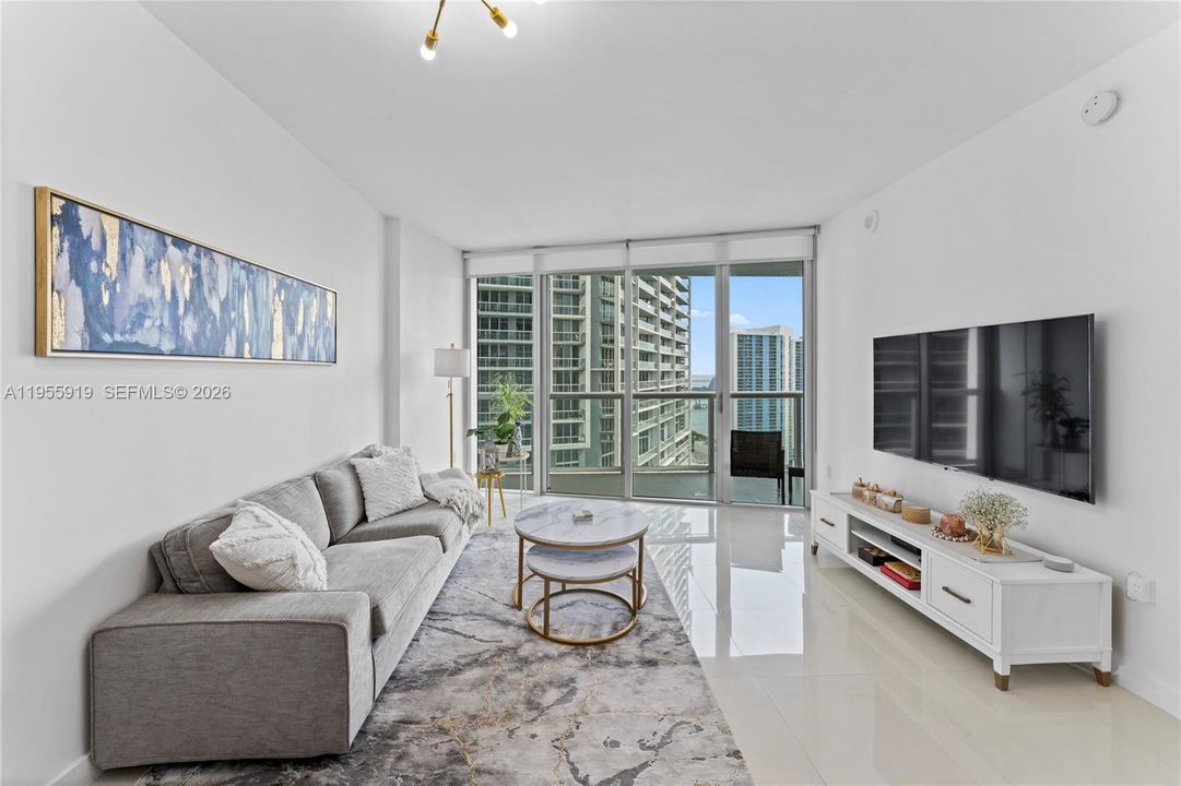 For Sale: $595,000 (1 beds, 1 baths, 732 Square Feet)