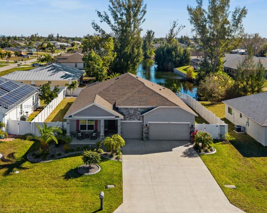 Stunning Freshwater Canal Home!