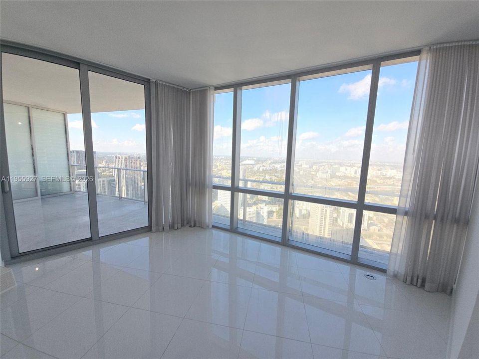 For Sale: $795,000 (1 beds, 2 baths, 1185 Square Feet)
