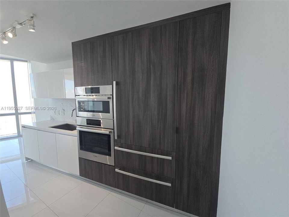 For Sale: $795,000 (1 beds, 2 baths, 1185 Square Feet)