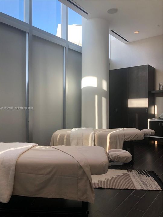 For Sale: $795,000 (1 beds, 2 baths, 1185 Square Feet)