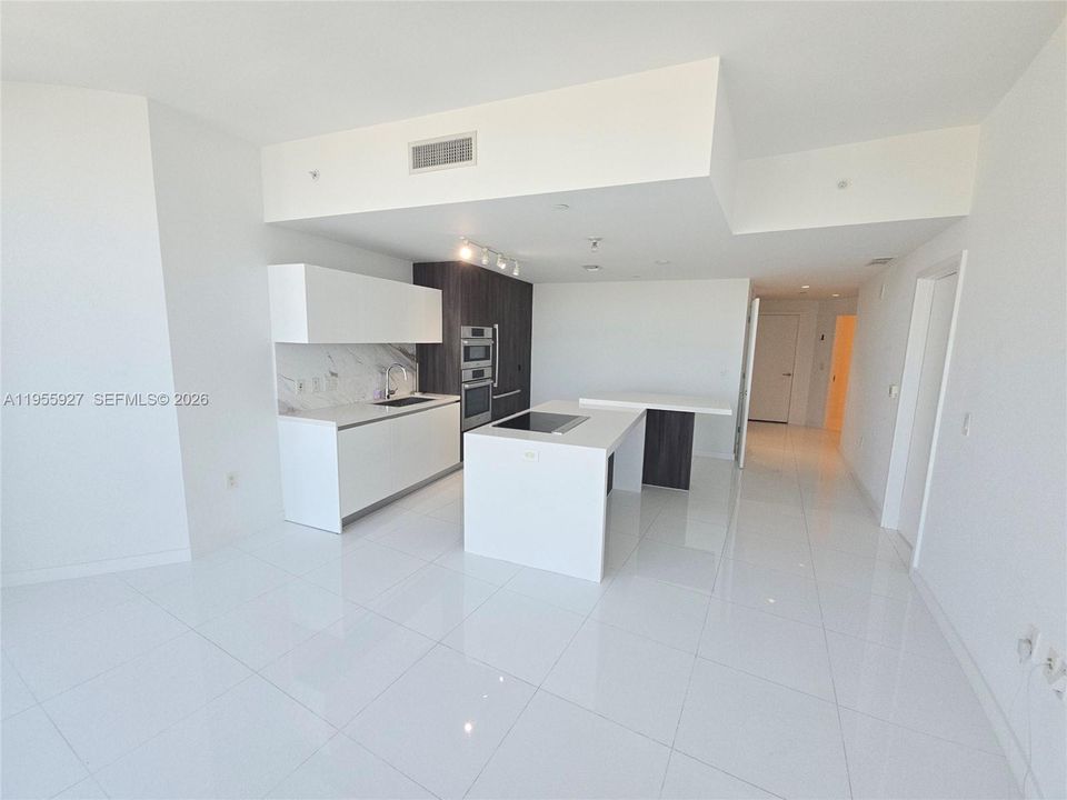 For Sale: $795,000 (1 beds, 2 baths, 1185 Square Feet)