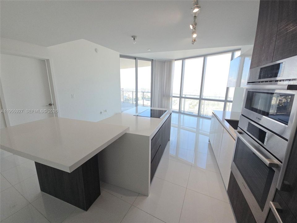 For Sale: $795,000 (1 beds, 2 baths, 1185 Square Feet)