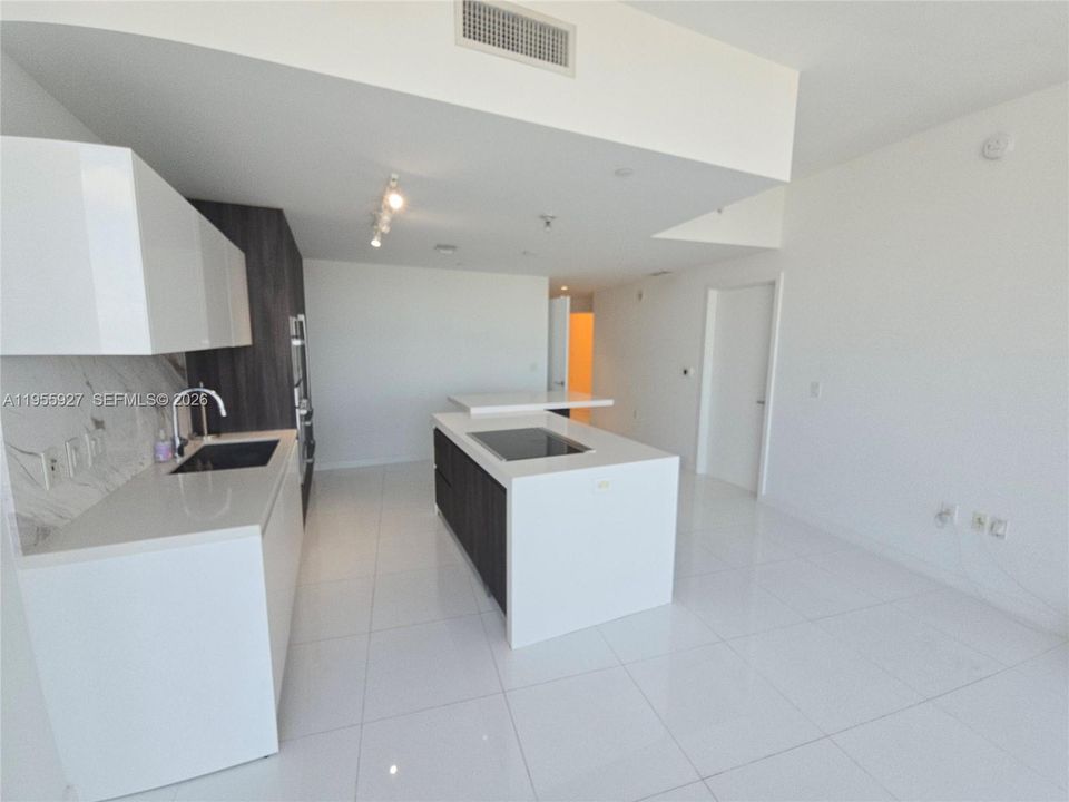 For Sale: $795,000 (1 beds, 2 baths, 1185 Square Feet)
