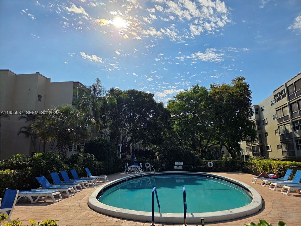 En Venta: $138,900 (1 camas, 1 baños, 932 Pies cuadrados)