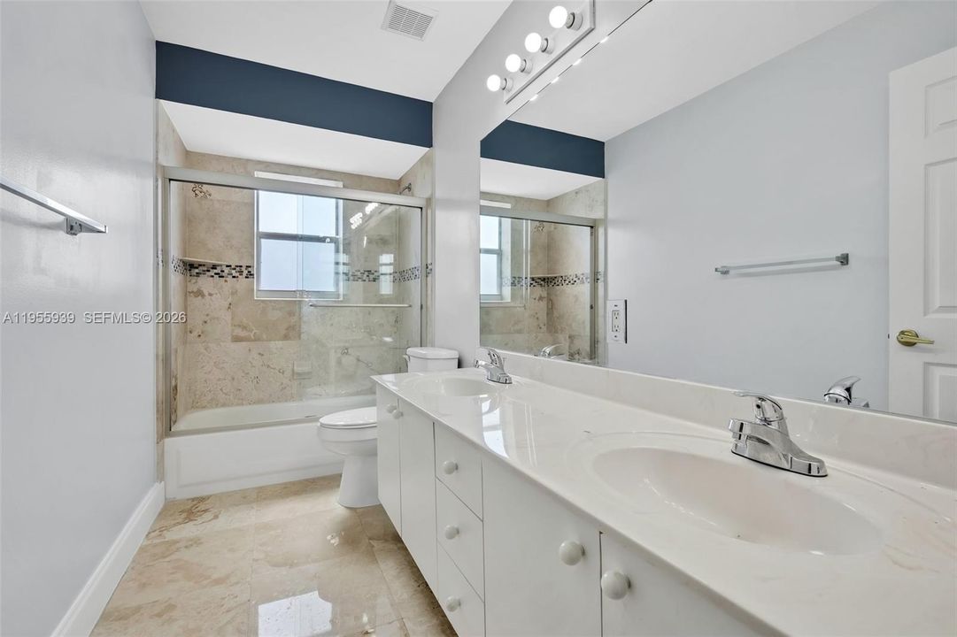 UPSTAIRS BATHROOM