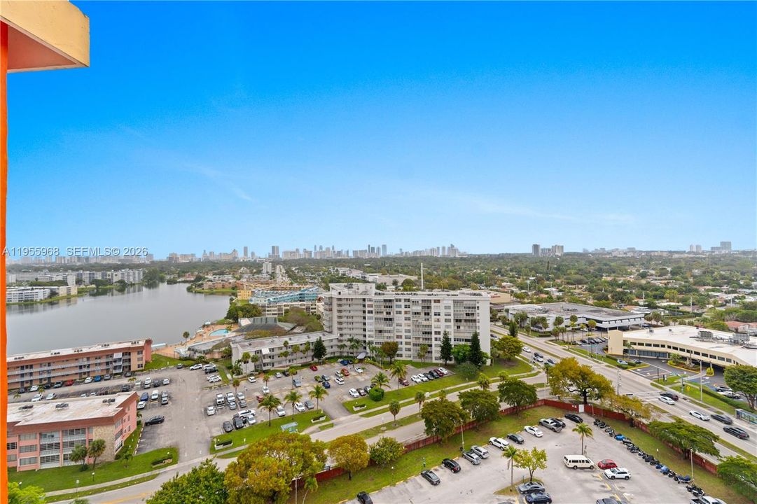 For Sale: $319,999 (2 beds, 2 baths, 1140 Square Feet)